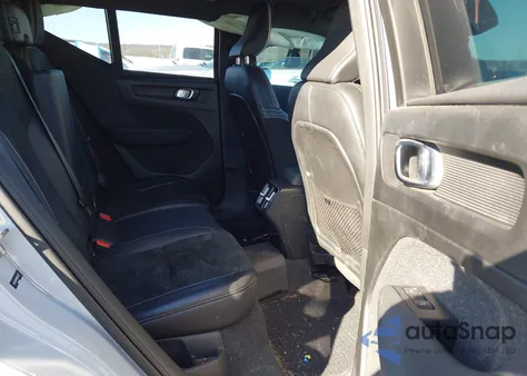 2022 Volvo Xc40 T5 R-Design from USA, damaged, VIN YV4162UM2N2665177